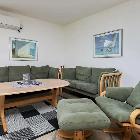 Two-bedroom In Ringkobing 10 *