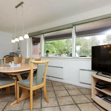 Two-bedroom In Ringkobing 10 *