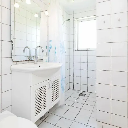 Two-bedroom In Ringkobing 10 Semesterbostad